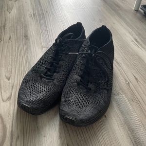 Nike Flyknit Racers (W: sz 7)